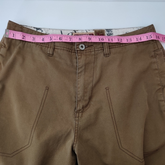 Quicksilver Men's Khaki Shorts Size 30 - Picture 5 of 10